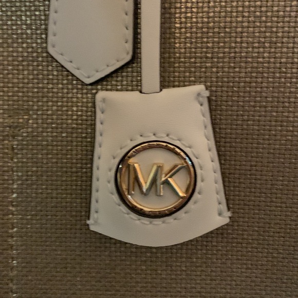 FINAL CHANCE!⭐️NWT, GORGEOUS MICHAEL KORS TOTE⭐️PRICED TO SELL ‼️ - Picture 10 of 16